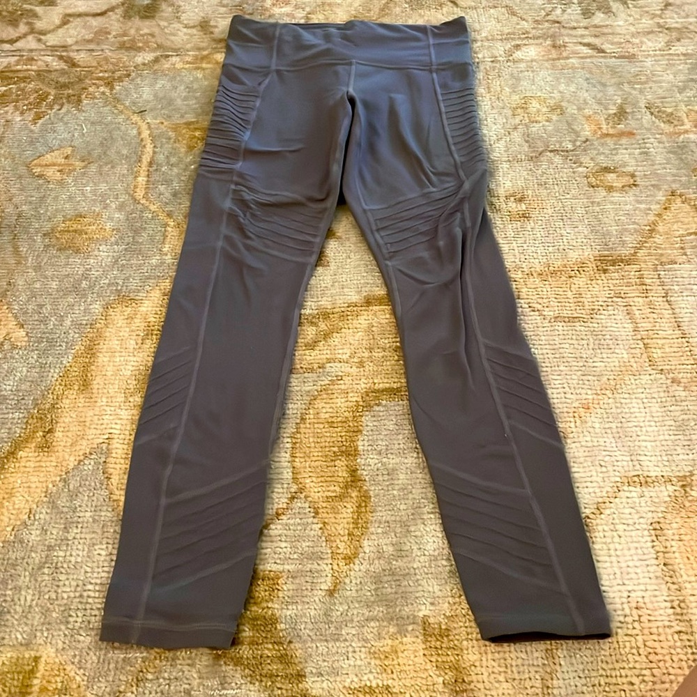 Cute grey athleta leggings!!!